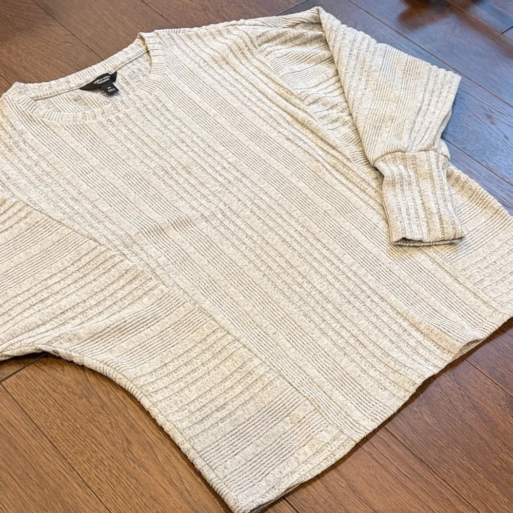 Simply Vera Wang Cozy Cream Knit Sweater Size Medium - C14-007